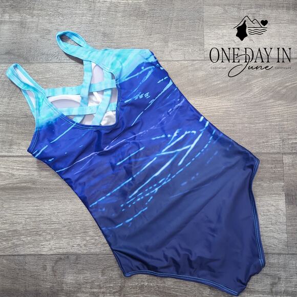Adisputent Cross Back One Piece Swimsuit Size S - Picture 6 of 6